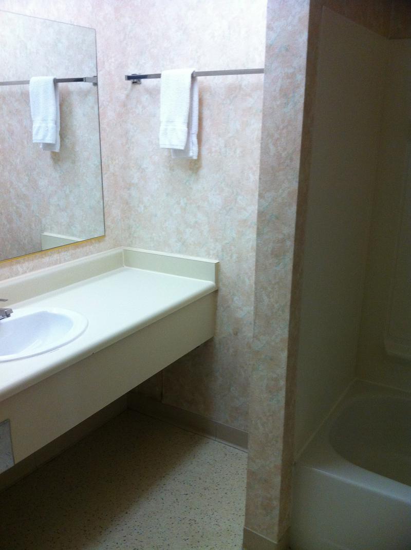 Inlet Towers Bathroom